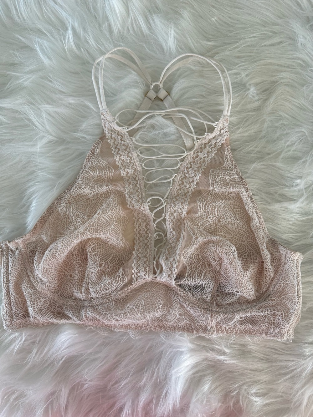 ✨ VICTORIA’S SECRET - “Very Sexy" Lace High-Neck Strappy Bralette ✨